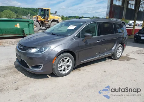 2017 Chrysler Pacifica Touring-L из США, поврежденный, VIN 2C4RC1BG9HR667777